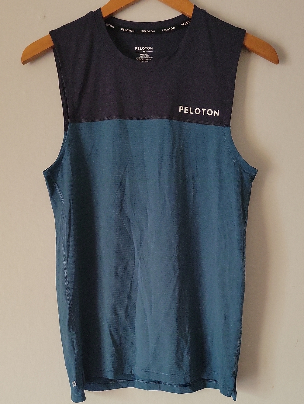 NWOT Peloton Men’s Blue Sleeveless Performance Shirt Size XS